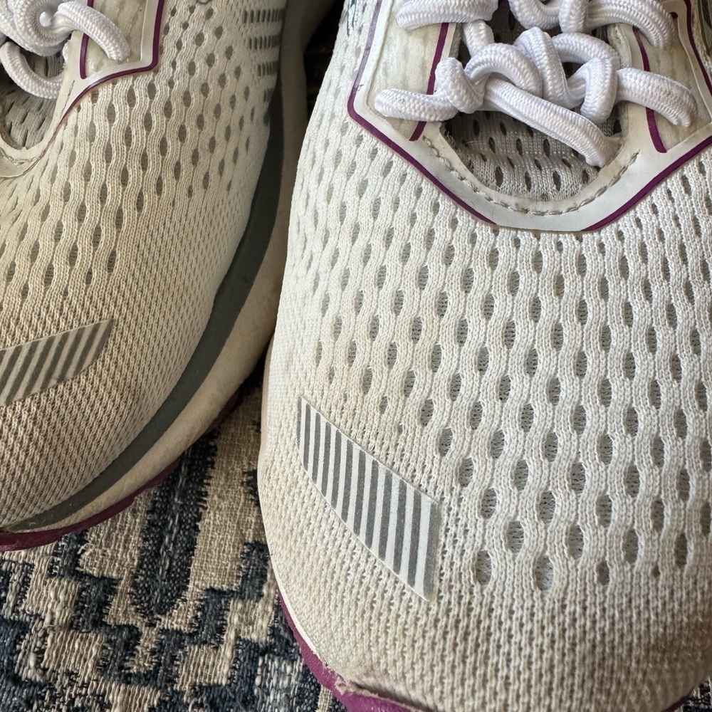 Brooks White and Pink Athletic Shoes with Cushioned Sole - Picture 4 of 6